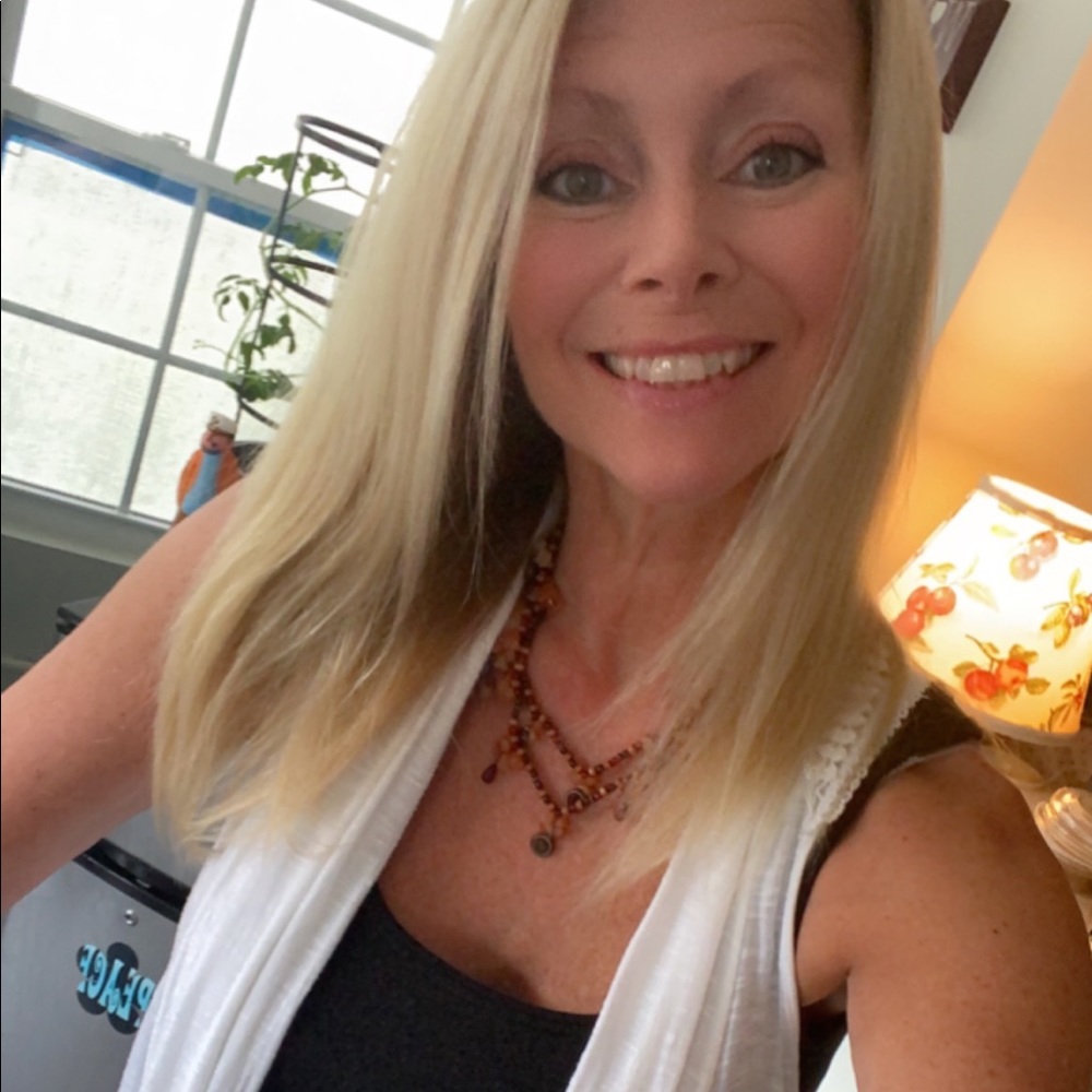 Meet your Posher, Crystal
